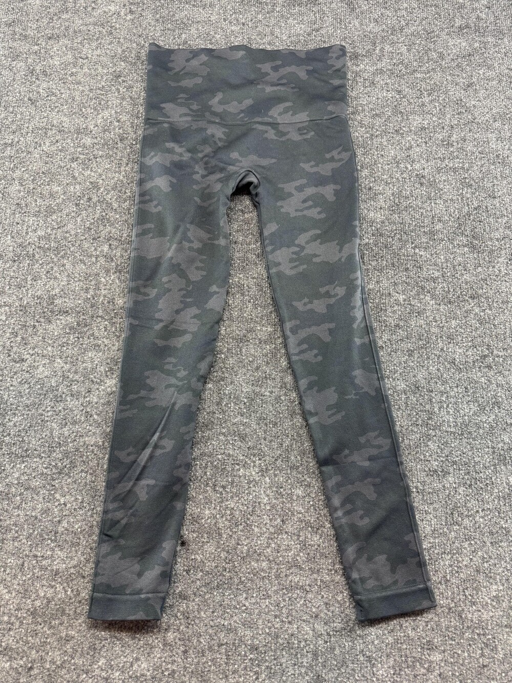 Spanx Leggings Womens Medium Gray Camo Ankle Stretch Knit Shaping Pants